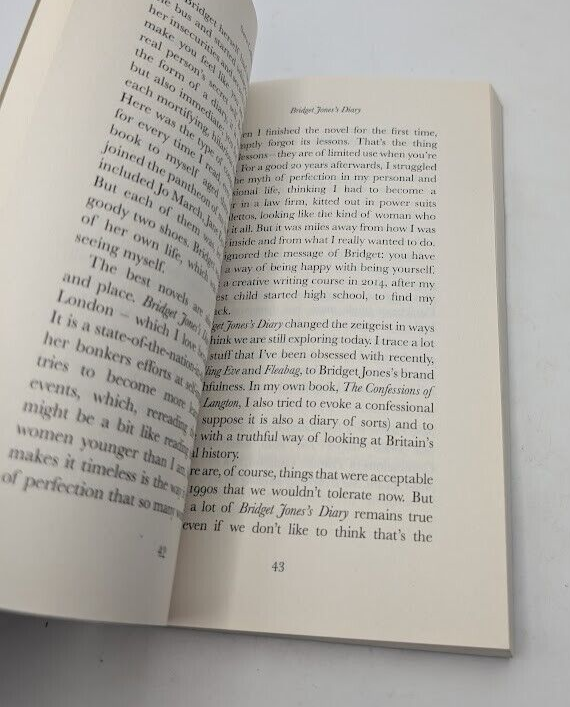 What Writers Read: 35 Writers on their Favourite Book by Pandora Sykes Paperback