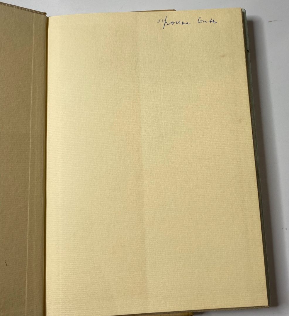 Art’s Golden Thread from East to West Kwan Kim-Gaul in folio case