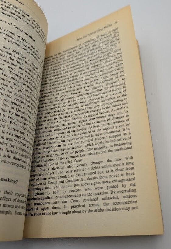 Mabo: a Judicial Revolution: A Judicial Revolution: Aboriginal Land (PB, 1993)