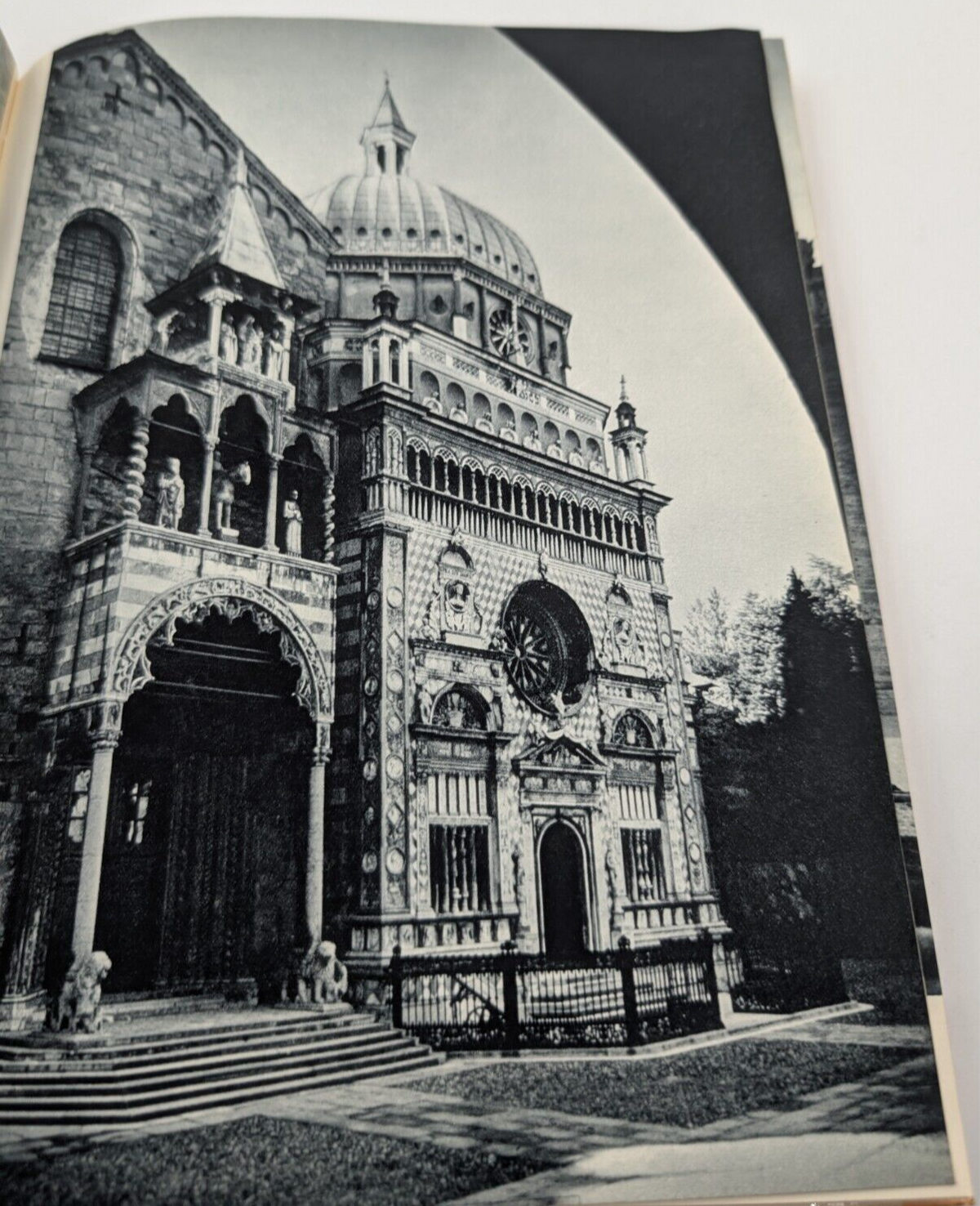 Pope John XXIII: A Pictorial Biography - actual copy, photograph 5