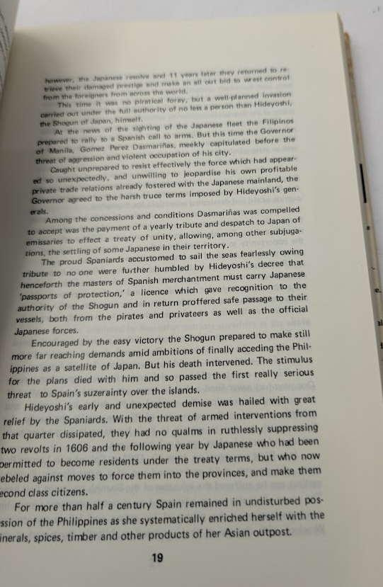 Without Chains Free: A Historical Narrative of the Philippines (Signed Copy) - actual copy, photograph 8