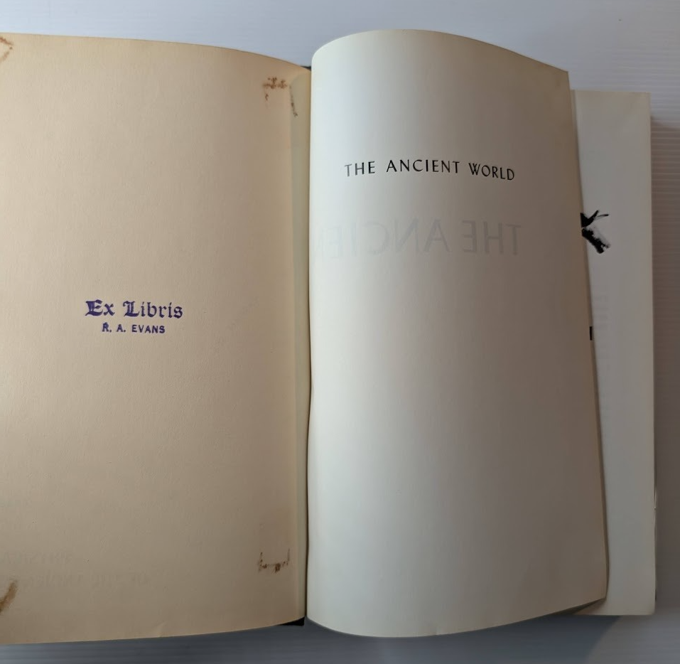 The Ancient World, Third Edition - actual copy, photograph 5