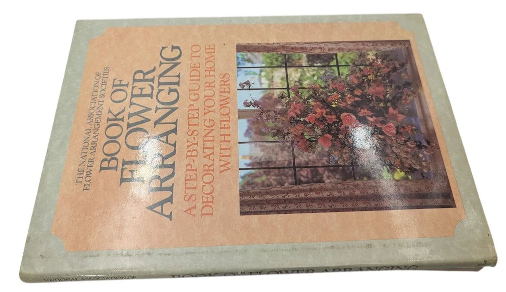 Three-book flower arranging and craft bundle, Pearl Press photograph 3