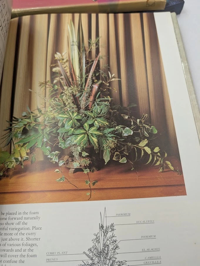 Three-book flower arranging and craft bundle, Pearl Press photograph 5