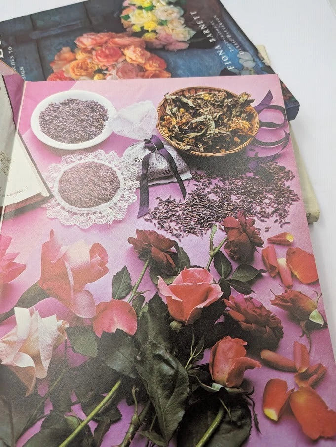 Three-book flower arranging and craft bundle, Pearl Press photograph 7