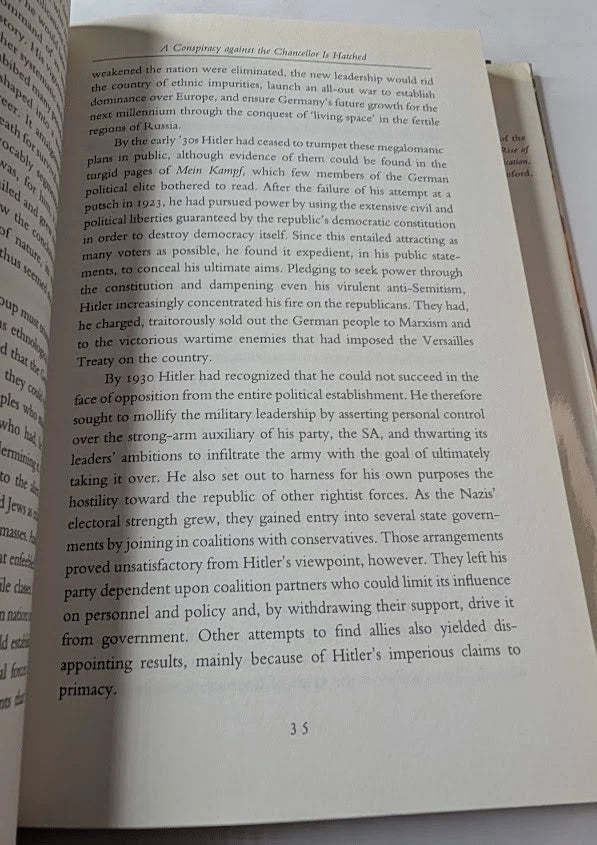 Hitler's Thirty Days to Power - photograph 6