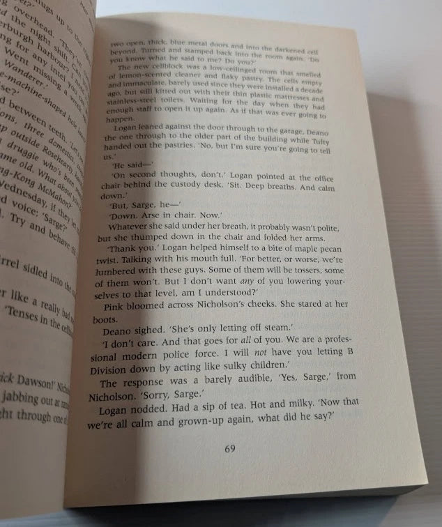 The Missing and the Dead Stuart MacBride, actual copy photograph 8