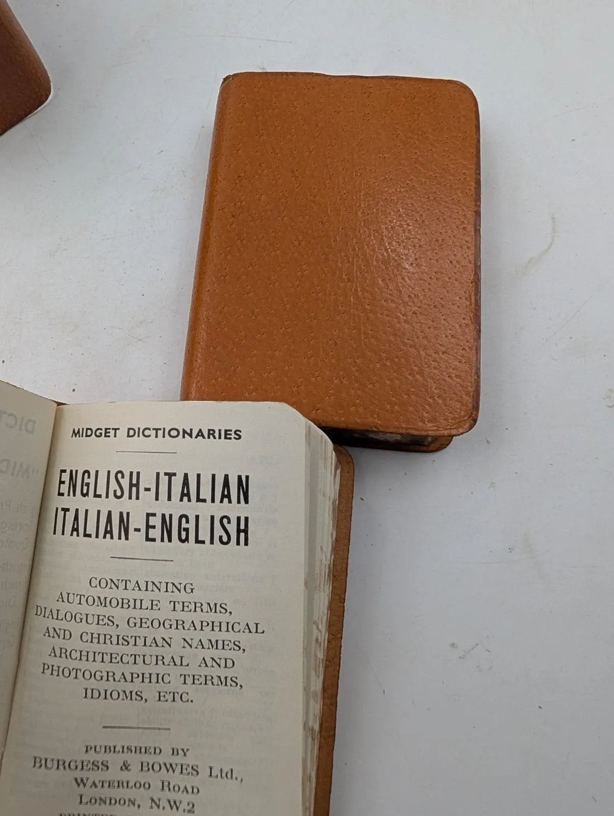 Burgess & Bowes 1940 Midget Translation Dictionaries 4 mini Books in leather case