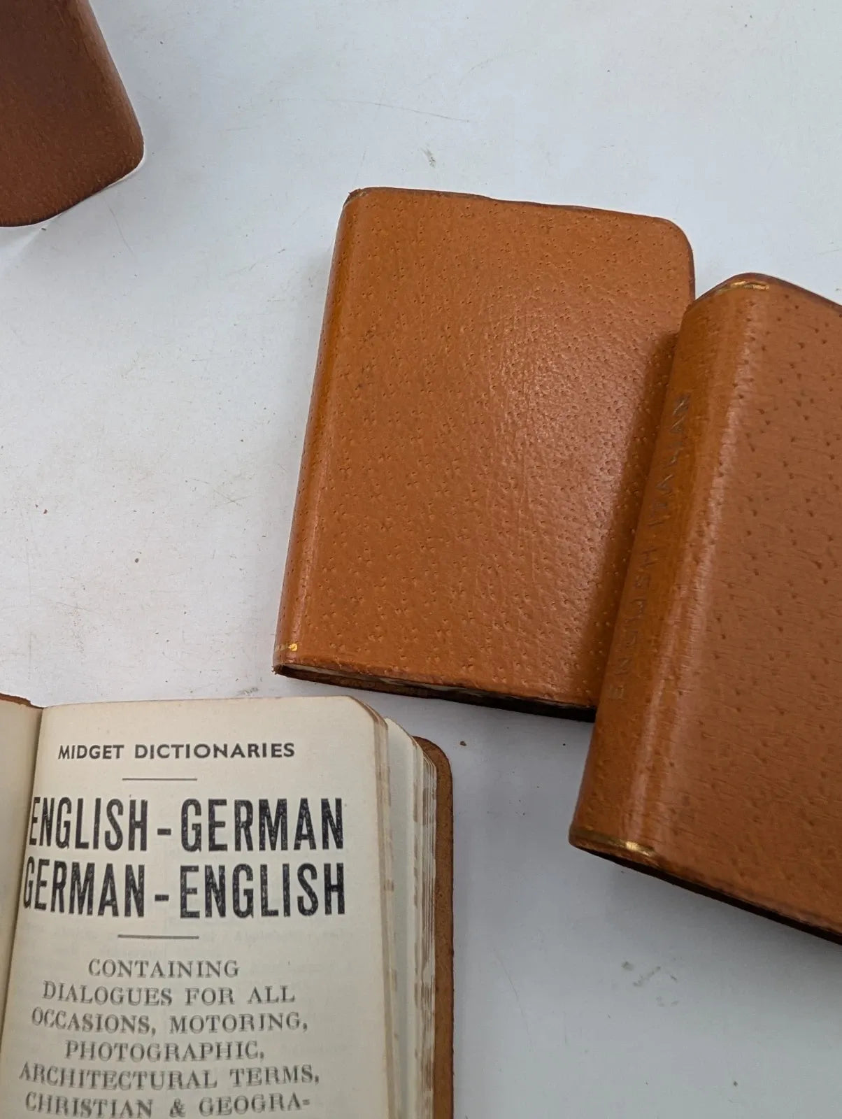 Burgess & Bowes 1940 Midget Translation Dictionaries 4 mini Books in leather case