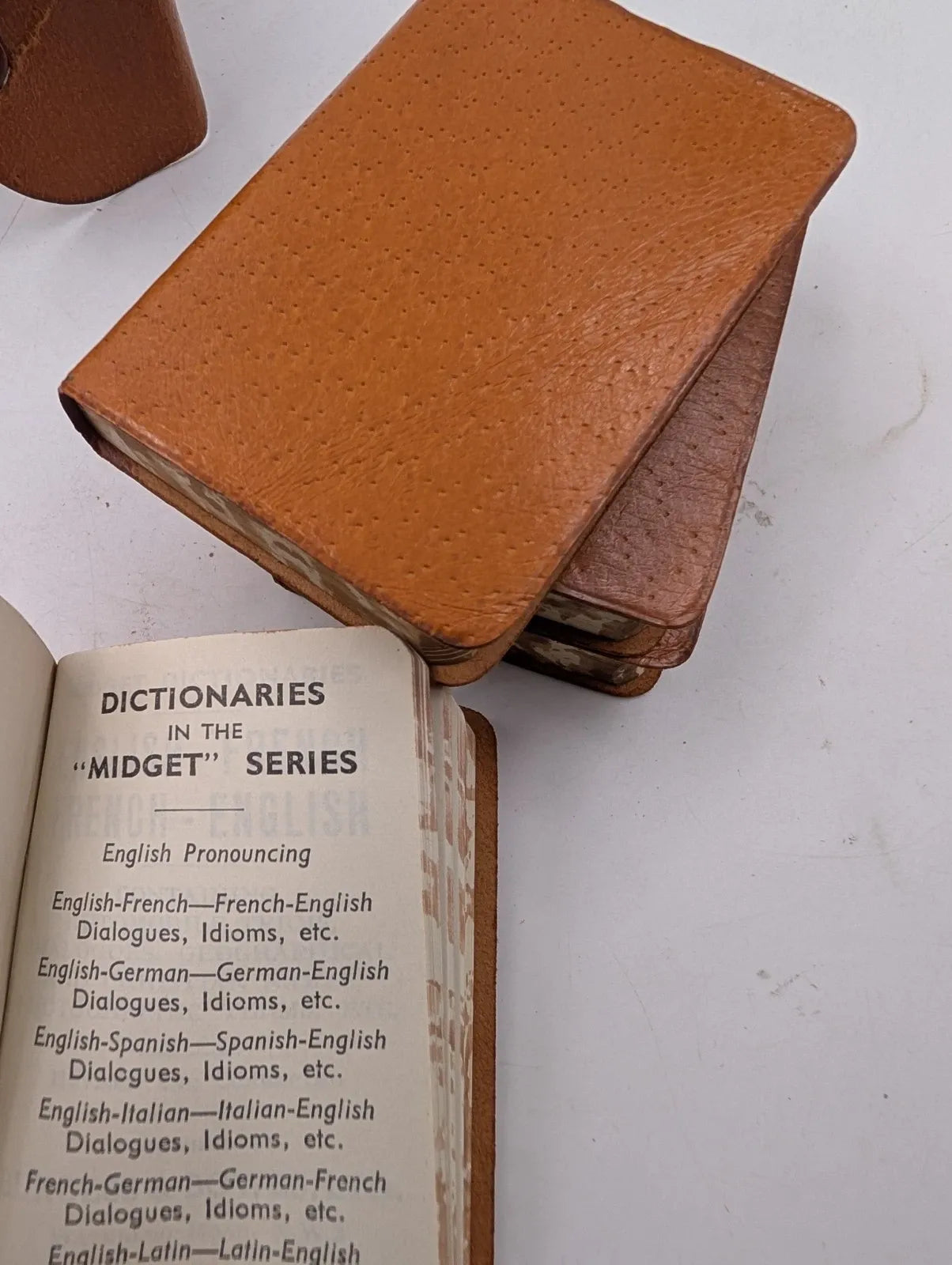 Burgess & Bowes 1940 Midget Translation Dictionaries 4 mini Books in leather case