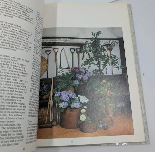 Arranging Flowers: Techniques of Floristry