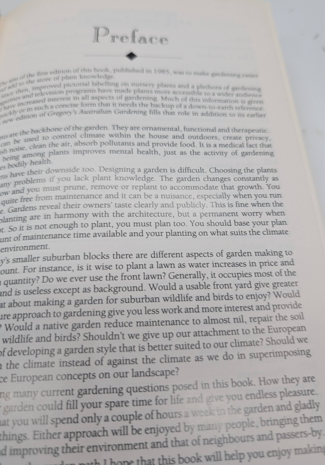 Australian Gardening by Gregorys - book detail 10